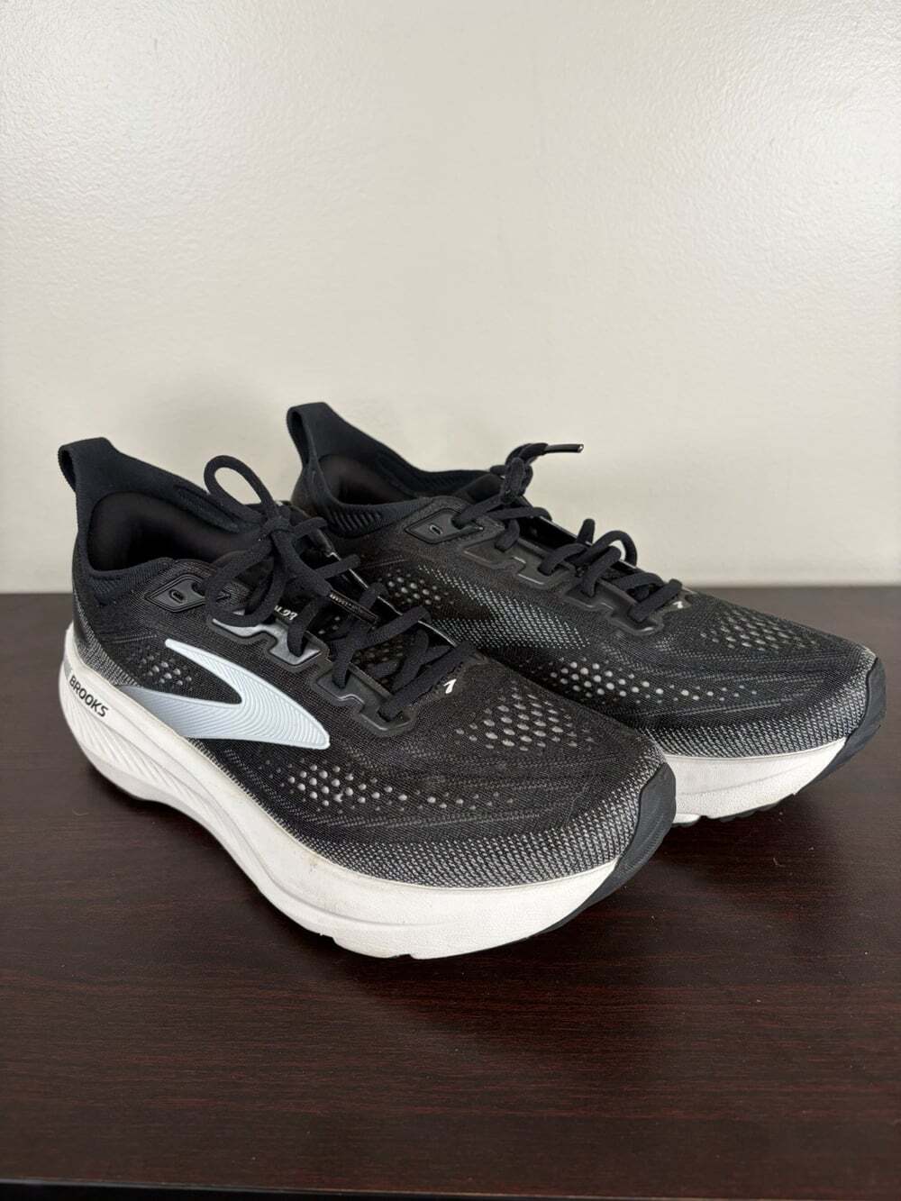 Brooks Glycerin GTS 23 Womens Running Shoes Size 11.5 Black White 1204921B090